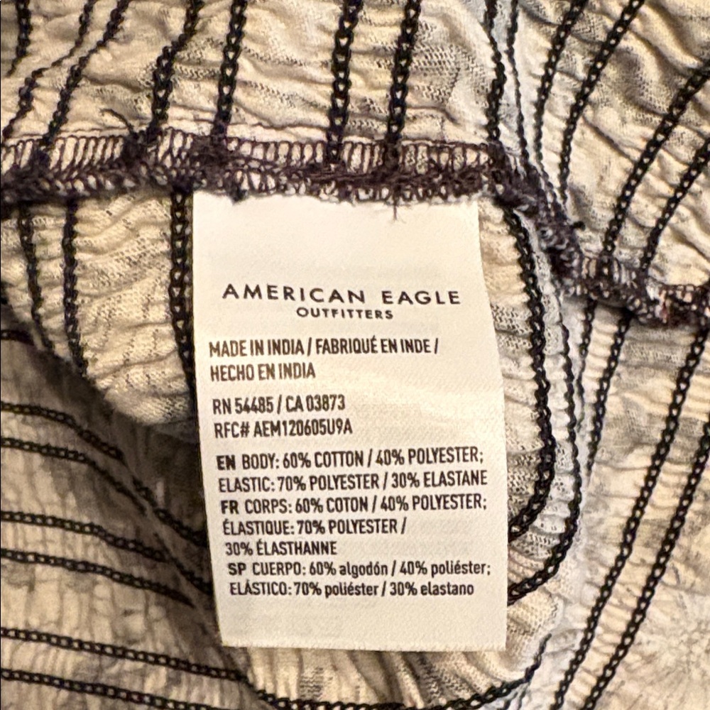 American Eagle Floral Black and White Women's Crop Top - Picture 5 of 5